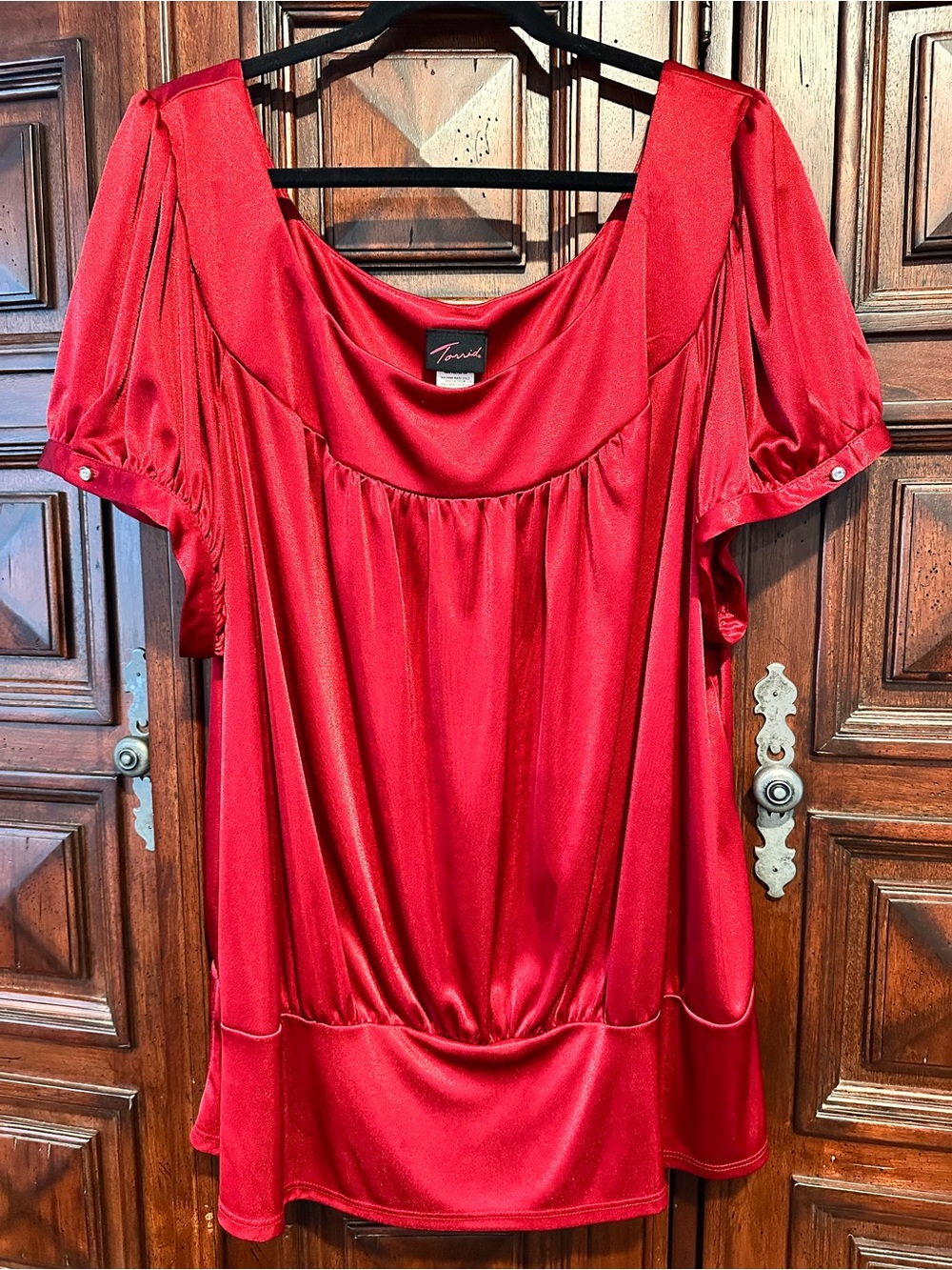 4 TORRID 26 28 Red Satin LOOK BUT KNIT Top with Scoop Neck Rhinestone buttons